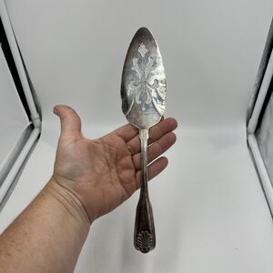 International Silver-plate Korea Pie Cake Server Royal Shell / Shell Tip